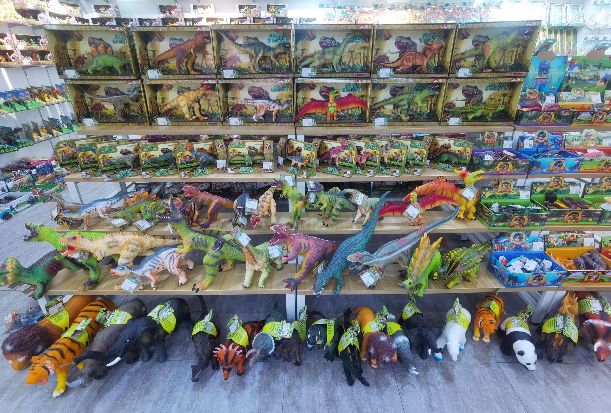 how to display dinosaur toys