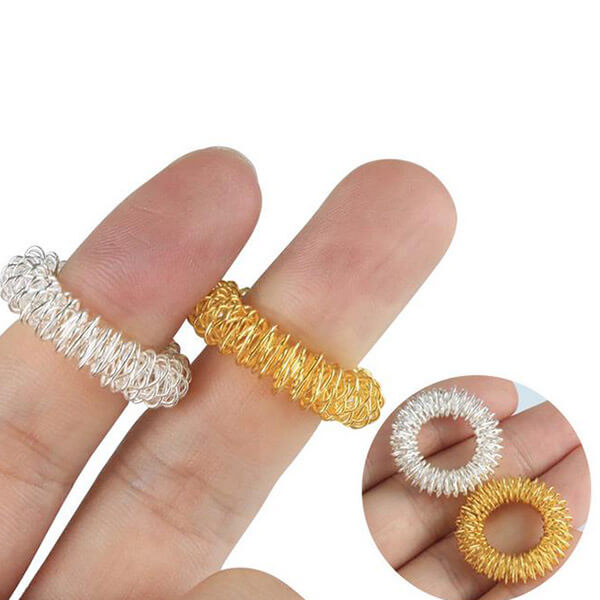 spiky finger ring
