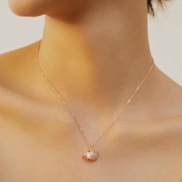 Shell Pearl Necklace